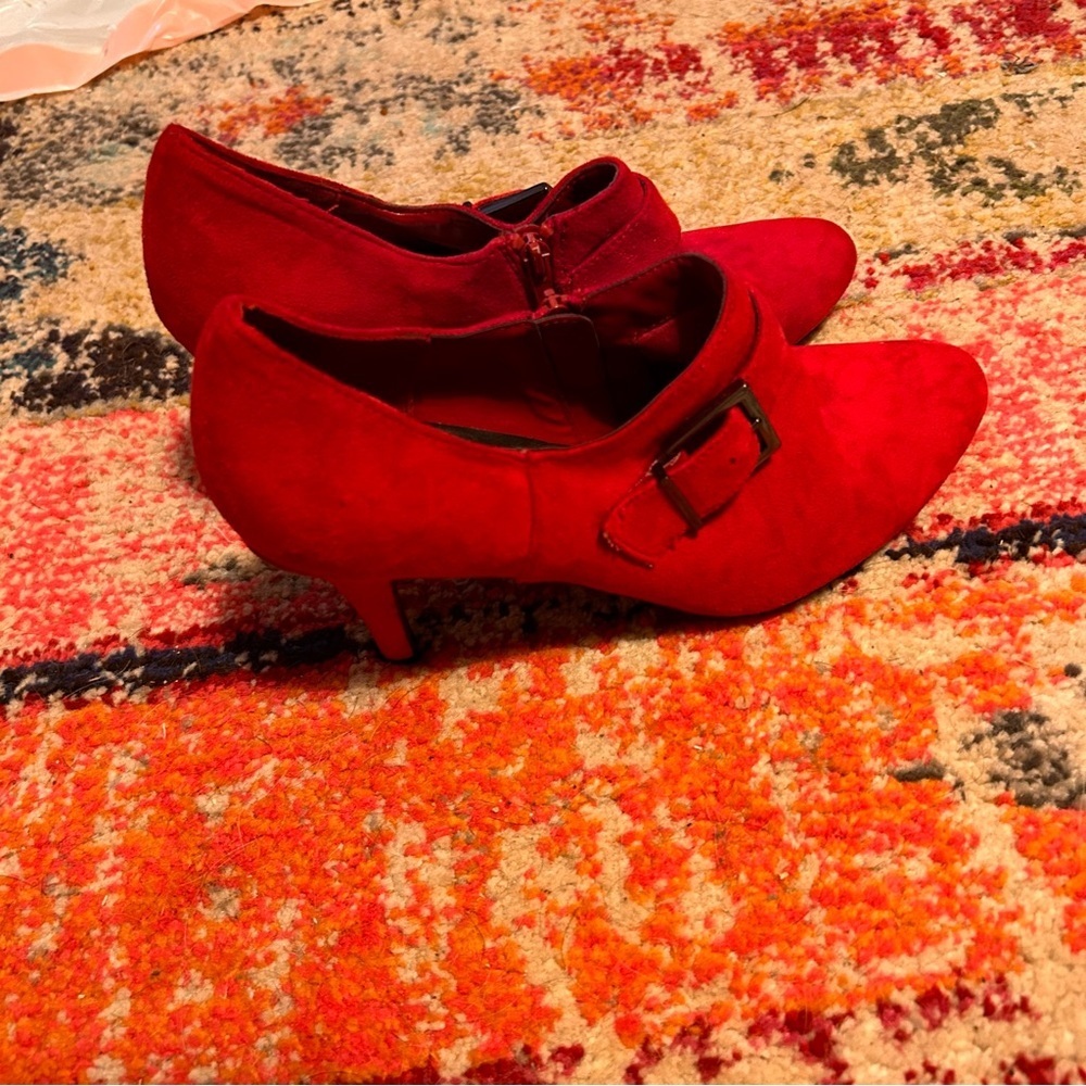 Impo Sadie Red Slip on Ankle boots, zip up with buckle. Size 8 - Picture 3 of 8